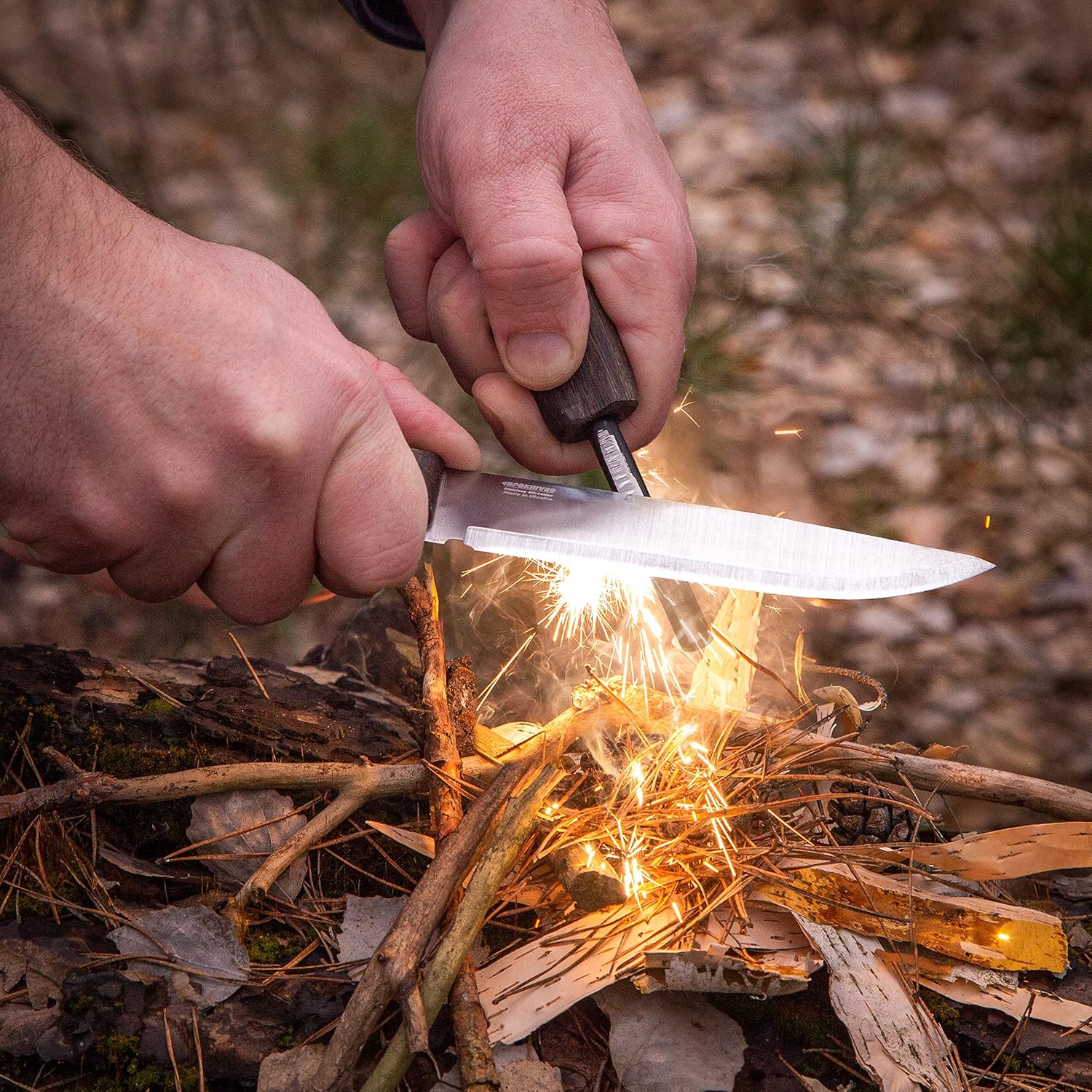 Knife With firestarter